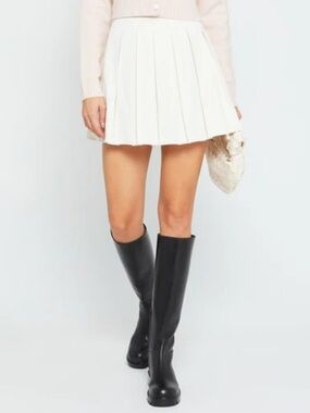 Few Moda ‘Kourt’ NWT cream skort, size L